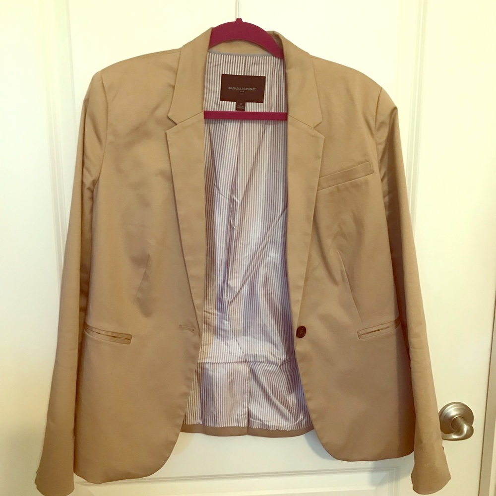 Banana Republic Size 12 Tan Sateen Suit Jacket.